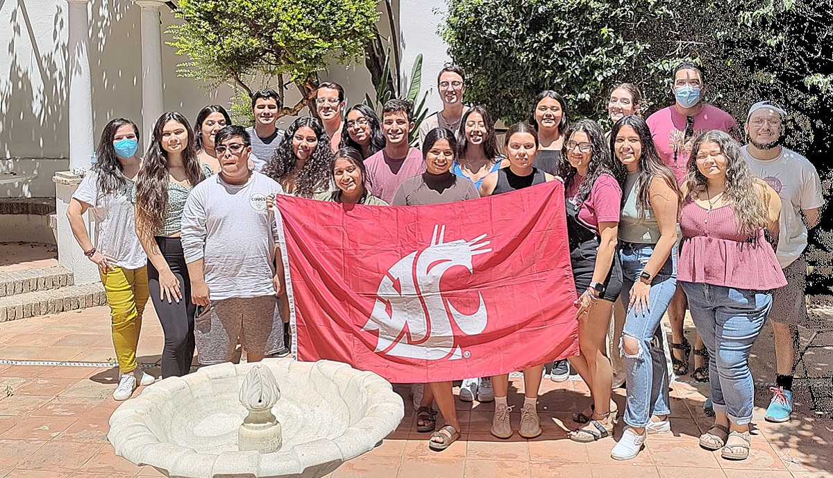 group of students with Coug flag